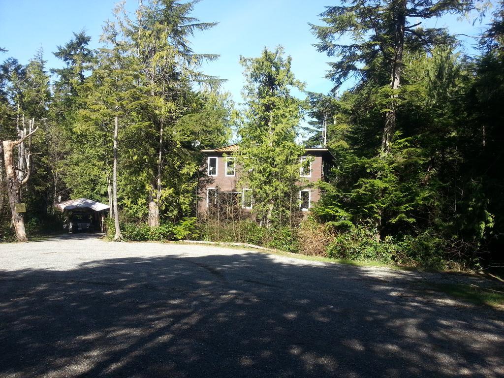 C&N Backpackers - Ucluelet Hostel Exterior photo