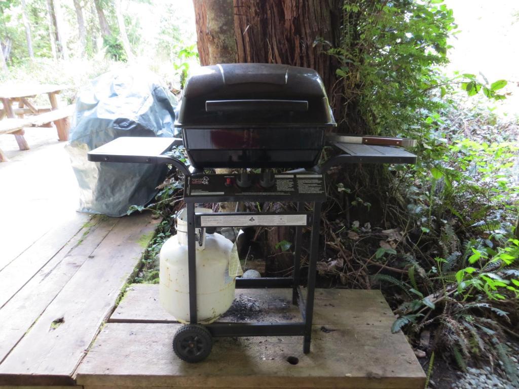 C&N Backpackers - Ucluelet Hostel Exterior photo